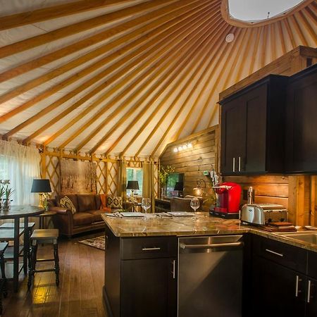 Spring Ridge Luxury Yurt - Creekside Glamping With Private Hot Tub Villa Topton Екстериор снимка