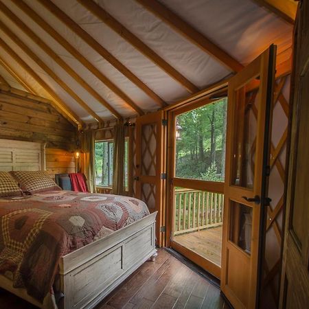 Spring Ridge Luxury Yurt - Creekside Glamping With Private Hot Tub Villa Topton Екстериор снимка