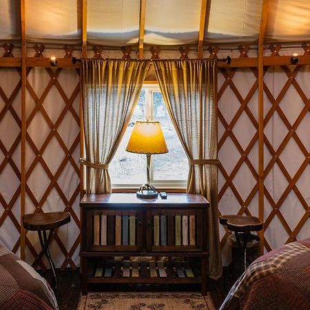 Spring Ridge Luxury Yurt - Creekside Glamping With Private Hot Tub Villa Topton Екстериор снимка