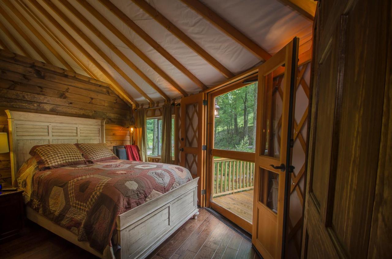 Spring Ridge Luxury Yurt - Creekside Glamping With Private Hot Tub Villa Topton Екстериор снимка